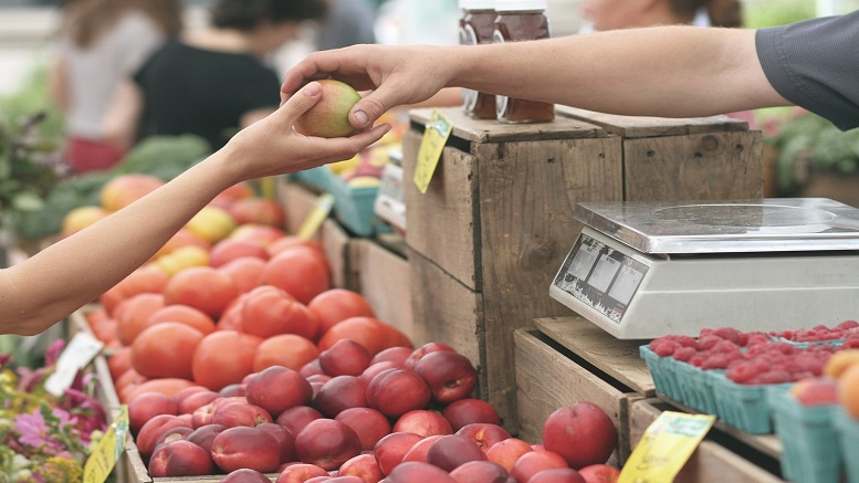 Image of a farmers market showing shopping at independent retailers